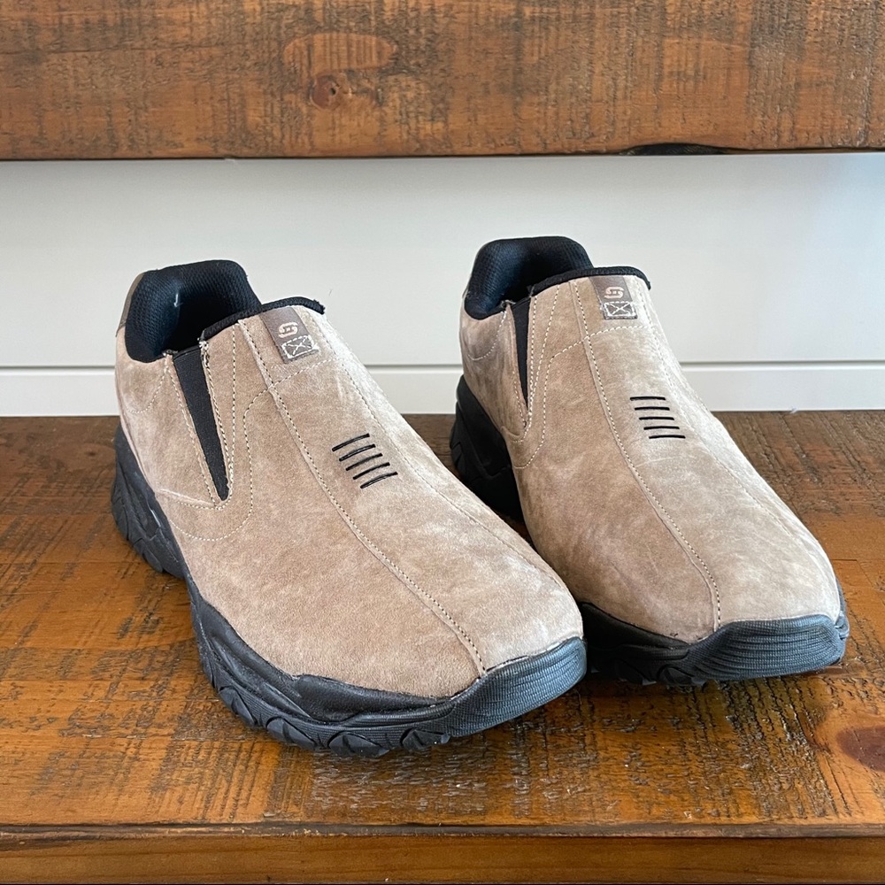 Men’s Skechers slip ons